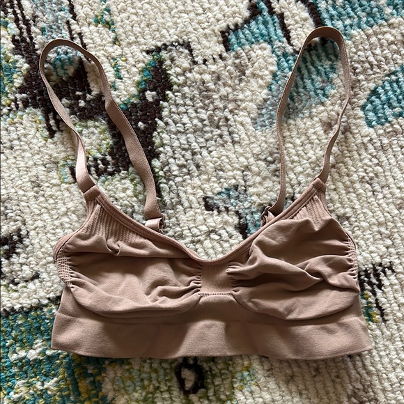 SKIMS Seamless Sculpt Bralette - Picture 2 of 6